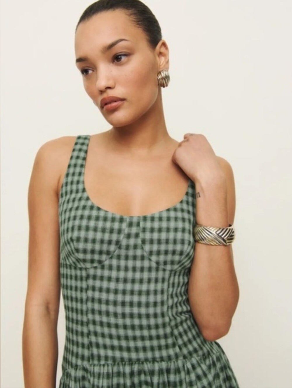 Like New Reformation Roslyn Linen Dress in Cactus Size 6 - Picture 5 of 6